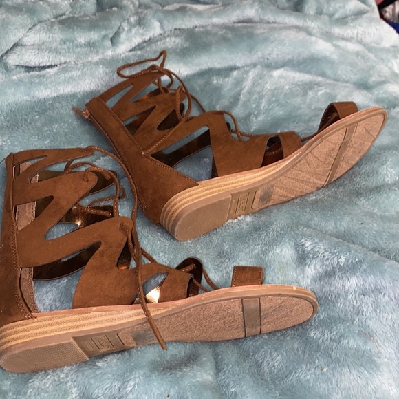 Carlos Santana Toya Gladiator Sandal - Picture 5 of 9